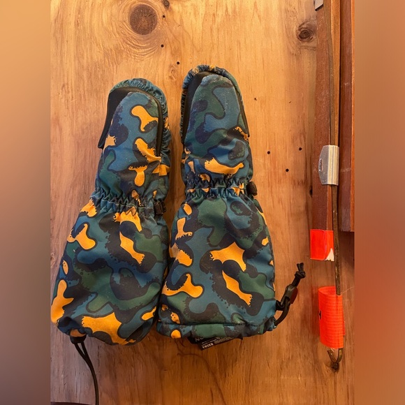 Used Burton Toddler Camouflage Mittens - Picture 2 of 4